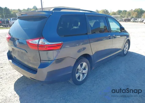 2015 Toyota Sienna Le 8 Passenger z USA, uszkodzony, nr VIN 5TDKK3DC4FS574213